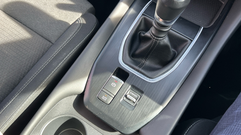 Nissan Qashqai 1.3 DiG-T MH N-Connecta 5dr Petrol Hatchback